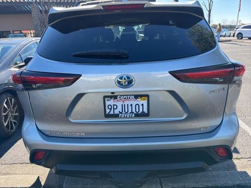 Certified 2024 Toyota Highlander XLE image 11