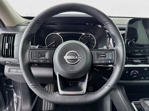 Used 2025 Nissan Pathfinder SL AWD/4WD image 11