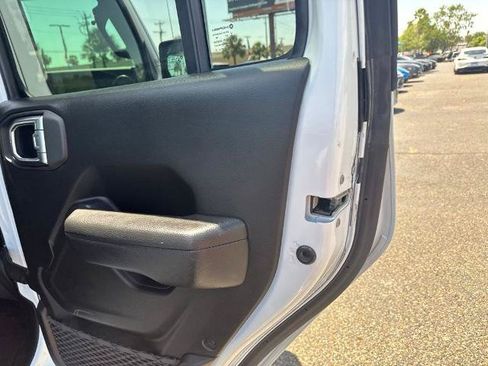 Used 2023 Jeep Gladiator Sport AWD/4WD image 23