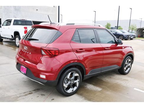 Certified 2024 Hyundai Venue Limited FWD image 9