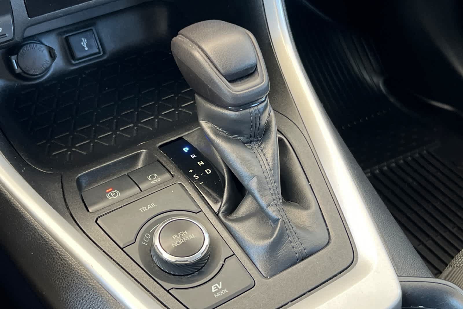 Certified 2022 Toyota RAV4 LE AWD/4WD image 23