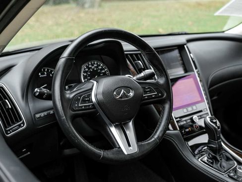 Used 2018 INFINITI Q50 Luxe w/ Essential Package (3.0T Luxe) image 17