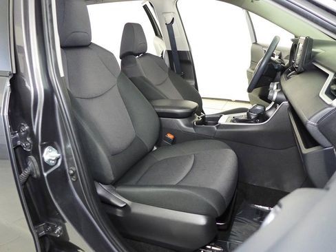 Used 2020 Toyota RAV4 XLE image 19