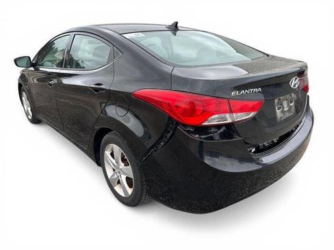 Used 2013 Hyundai Elantra GLS w/ Preferred Pkg image 3
