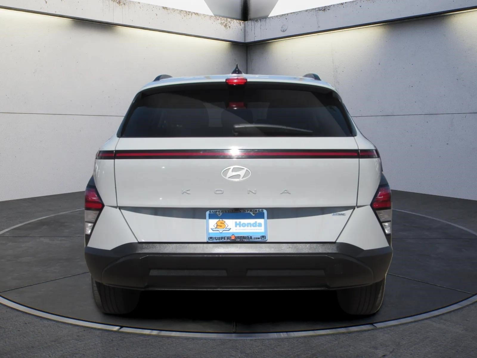 Used 2025 Hyundai Kona SEL AWD/4WD image 7