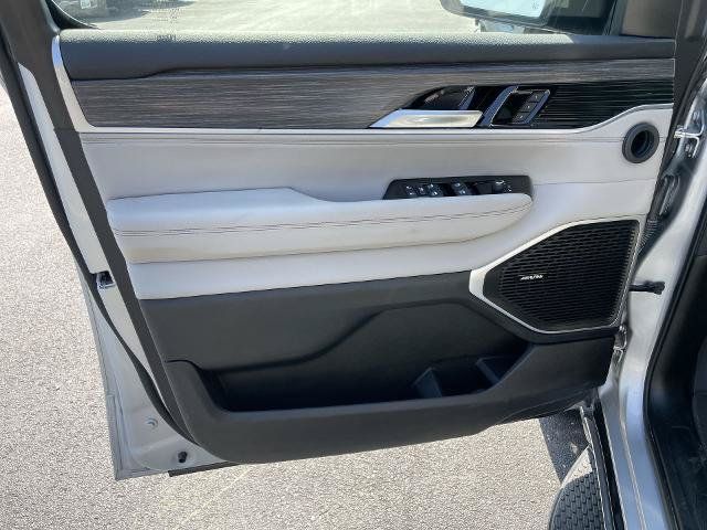 Used 2024 Jeep Wagoneer Series II AWD/4WD image 65