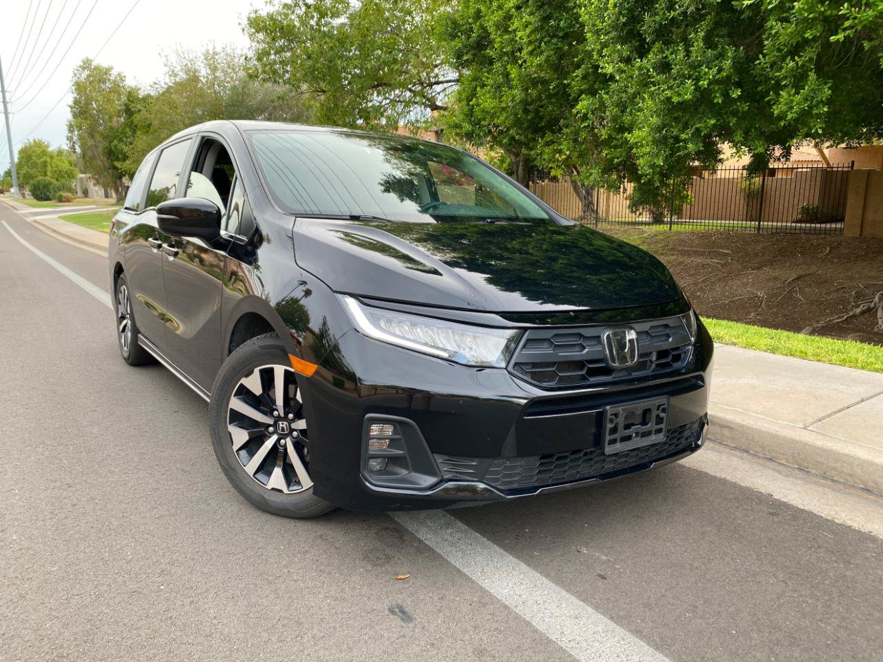 Used 2025 Honda Odyssey EX-L image 2