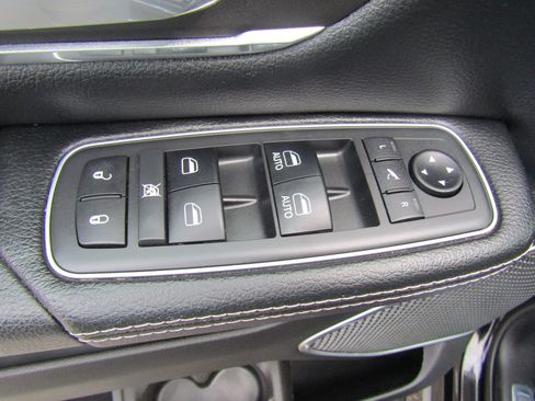 Used 2019 RAM 1500 Laramie image 22