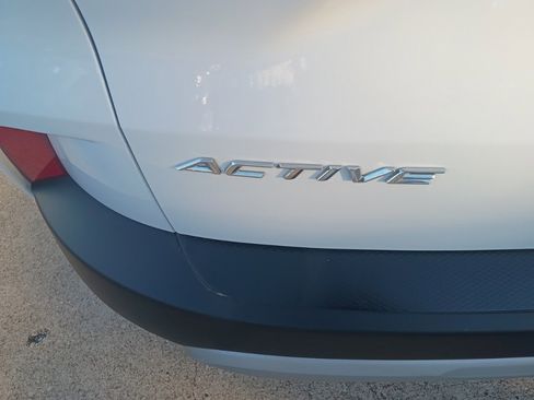 Used 2025 Ford Escape Active image 11