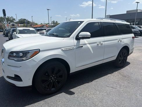 Used 2023 Lincoln Navigator Reserve AWD/4WD image 5