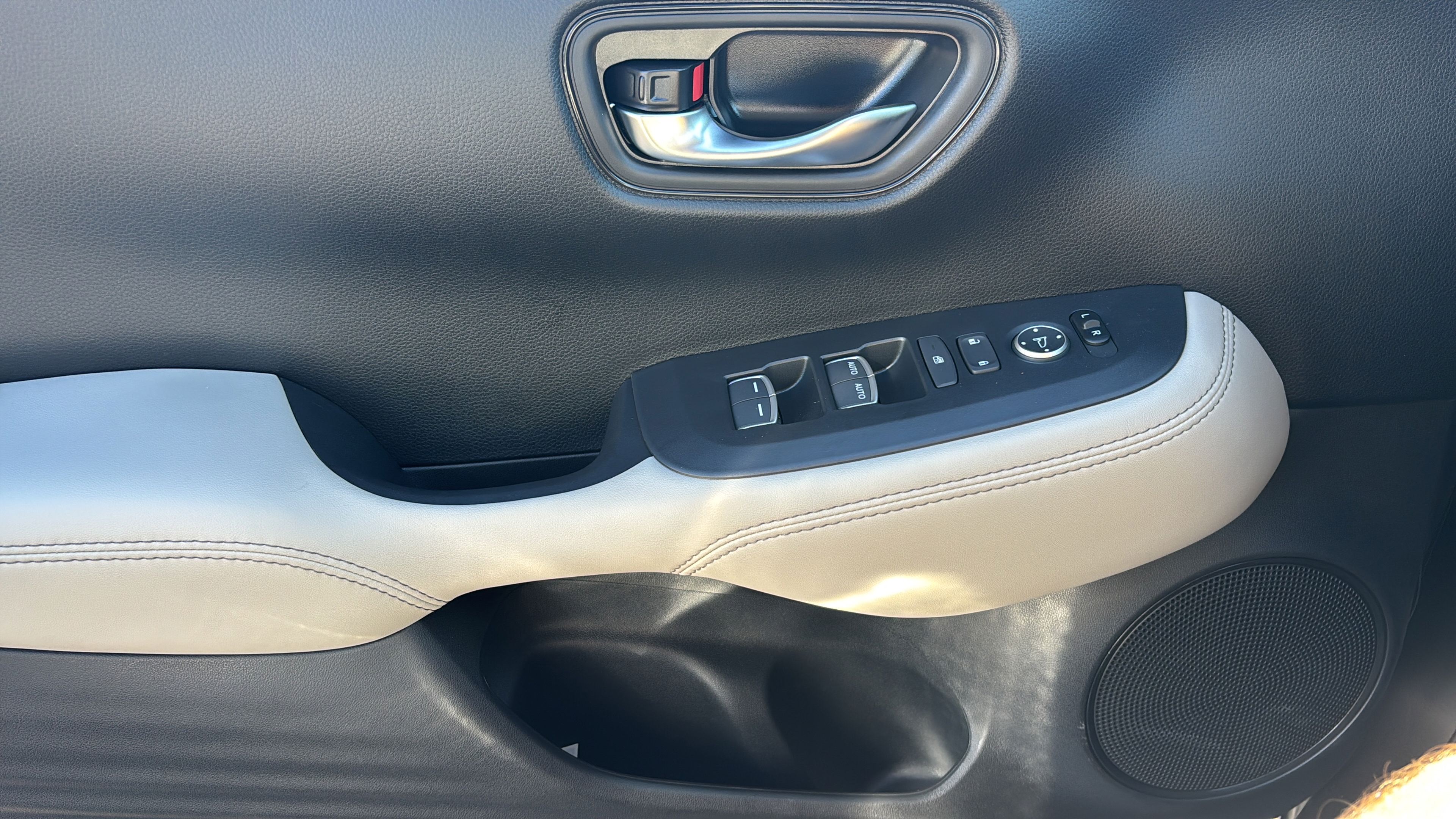 New 2027 Honda HR-V EX-L image 17