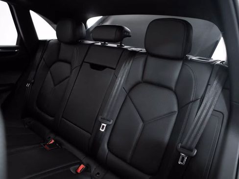 Certified 2026 Porsche Macan AWD/4WD image 37