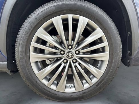 Used 2021 Toyota Highlander Platinum FWD image 14