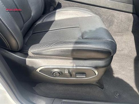 Used 2024 Jeep Wagoneer Series II w/ Flexible Seating Group RWD image 11