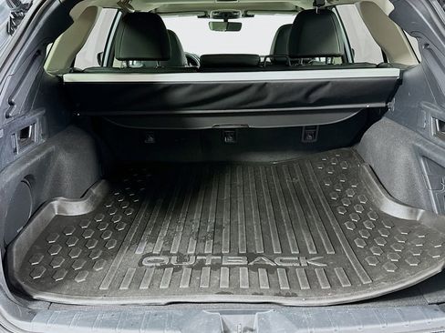 Used 2023 Subaru Outback Limited image 16