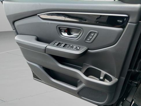 Used 2025 Honda Pilot Touring image 22