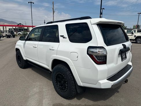 Used 2021 Toyota 4Runner TRD Off-Road Premium w/ Moonroof Package AWD/4WD image 9