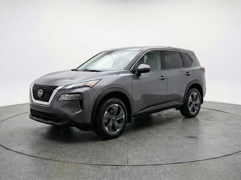 Used 2025 Nissan Rogue SV image 3