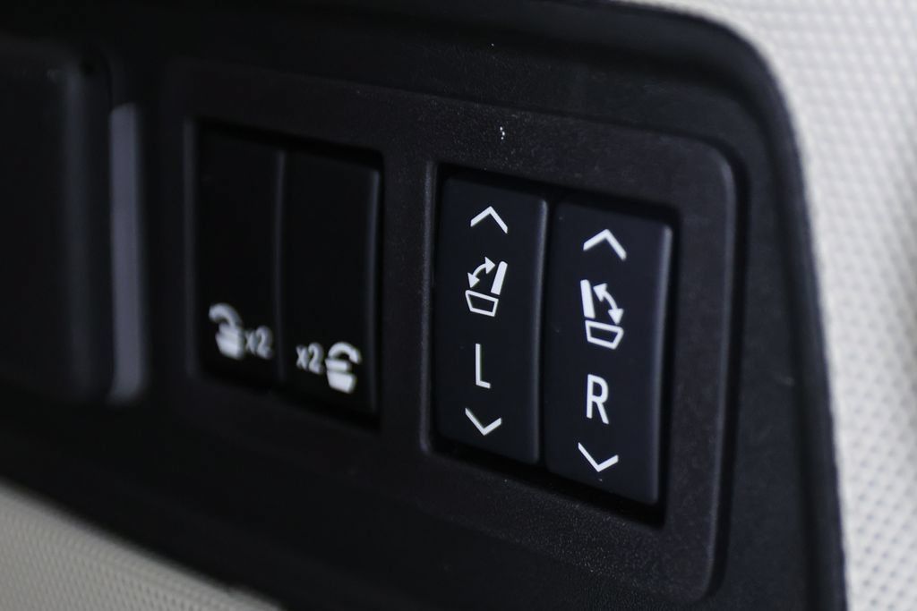 Used 2026 Cadillac Escalade Platinum Sport AWD/4WD image 16