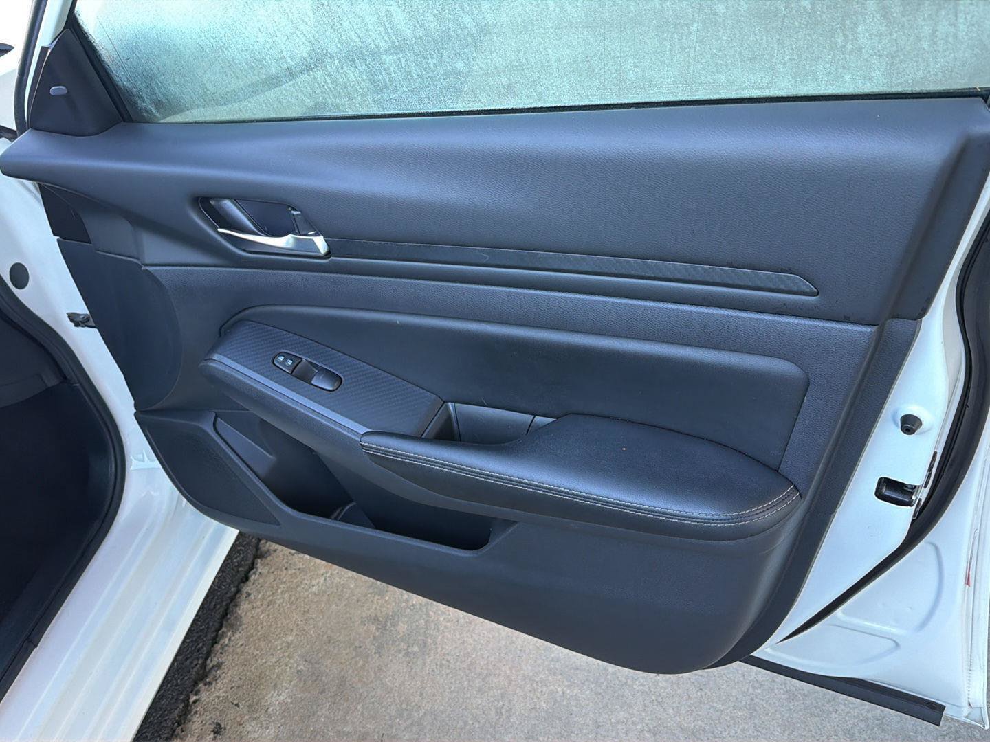Used 2025 Nissan Altima 2.5 SV FWD image 14
