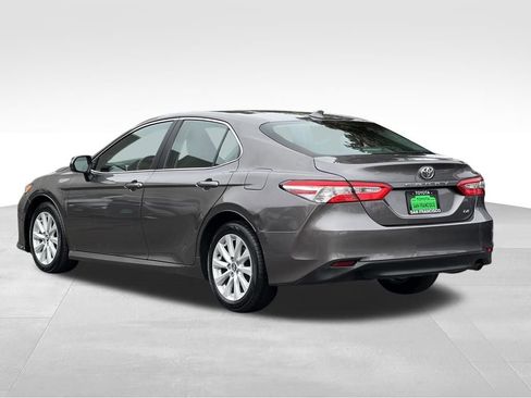 Used 2020 Toyota Camry LE image 3