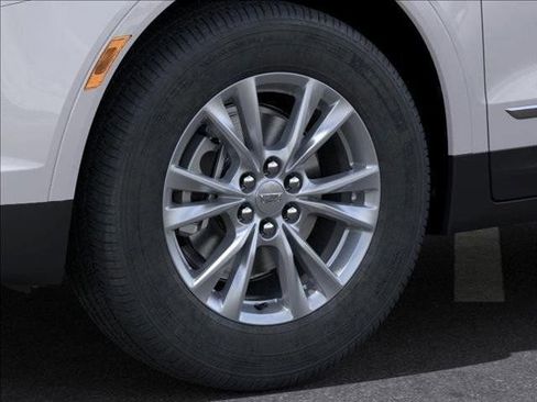 New 2025 Cadillac XT5 Luxury image 9