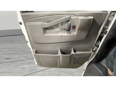 Used 2016 Chevrolet Express 3500 image 9