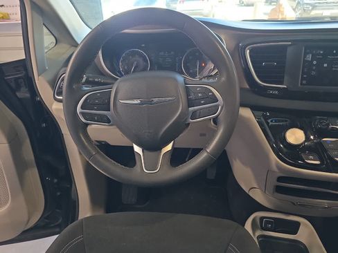 Used 2023 Chrysler Voyager LX FWD image 16