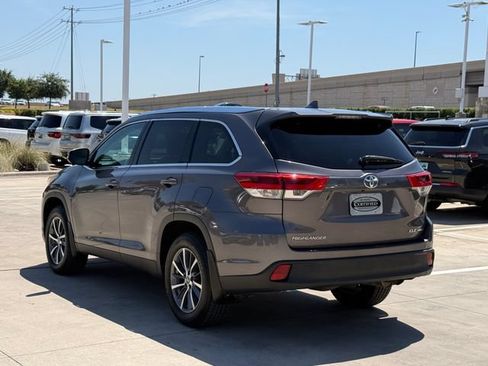 Used 2019 Toyota Highlander XLE AWD/4WD image 5
