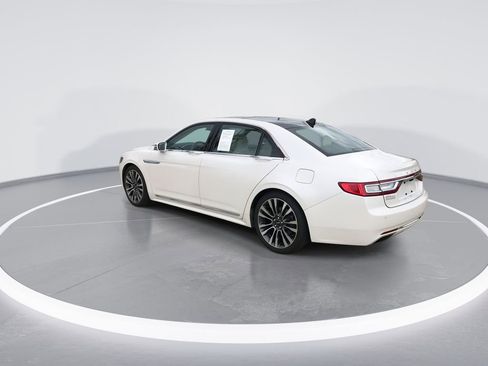 Used 2019 Lincoln Continental Select w/ Continental Climate Package image 6