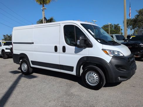 Used 2025 RAM ProMaster 2500 w/ Convenience Group FWD image 2