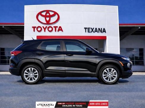 Used 2023 Chevrolet TrailBlazer LS image 2