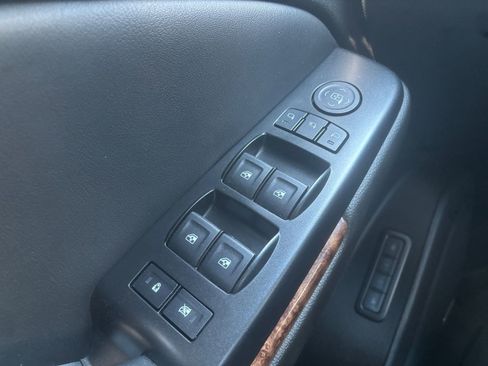 Used 2019 Chevrolet Tahoe Premier AWD/4WD image 20