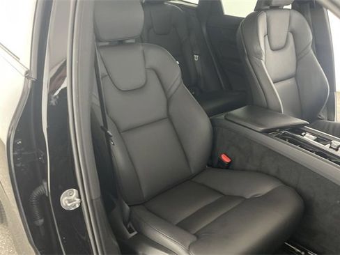 Used 2023 Volvo XC60 B5 Plus image 46