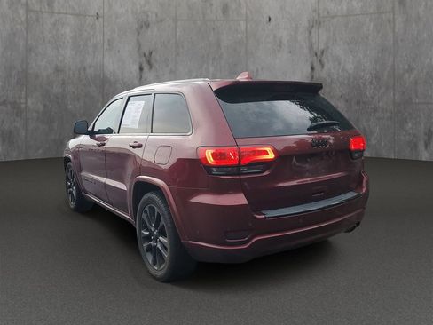 Used 2017 Jeep Grand Cherokee Altitude RWD image 4