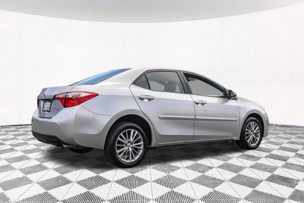 Used 2015 Toyota Corolla LE FWD image 10