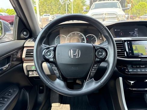 Used 2017 Honda Accord EX-L image 9