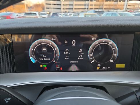 New 2026 Volkswagen Tiguan SE image 18