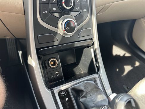 Used 2016 Hyundai Elantra SE w/ Option Group 02 image 16