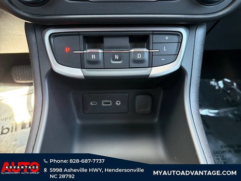 Used 2024 GMC Terrain SLE FWD image 18