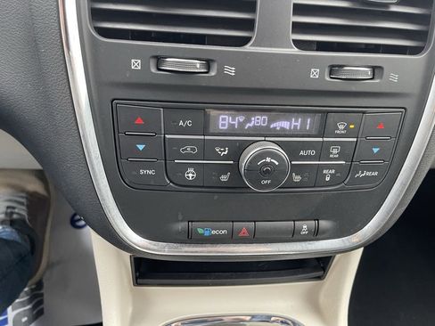 Used 2015 Dodge Grand Caravan SXT image 25