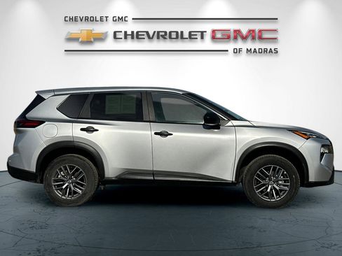 Used 2024 Nissan Rogue S image 2