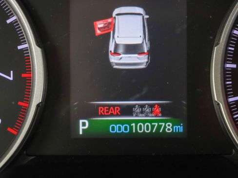 Used 2021 Toyota RAV4 LE AWD/4WD image 16