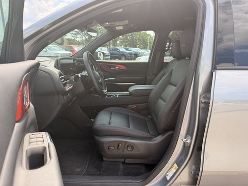 Used 2024 Chevrolet Traverse Z71 AWD/4WD image 16