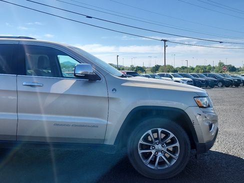 Used 2015 Jeep Grand Cherokee Limited w/ Luxury Group II AWD/4WD image 4