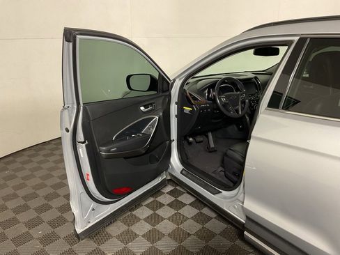 Used 2018 Hyundai Santa Fe Sport image 18