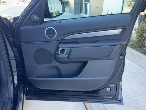 New 2024 Land Rover Discovery Dynamic SE image 22