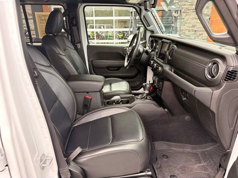 Used 2022 Jeep Wrangler Unlimited Sahara w/ Cold Weather Group AWD/4WD image 16