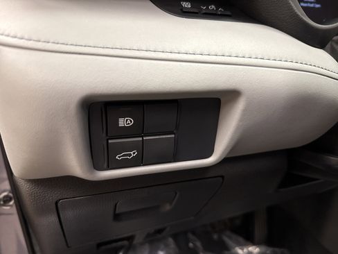 Used 2021 Toyota Highlander XLE image 31