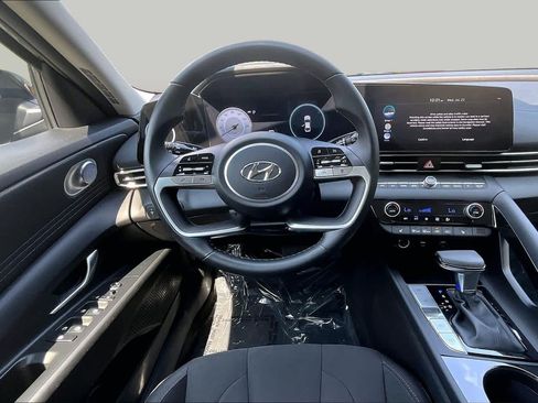 Used 2023 Hyundai Elantra SEL w/ Convenience Package FWD image 6